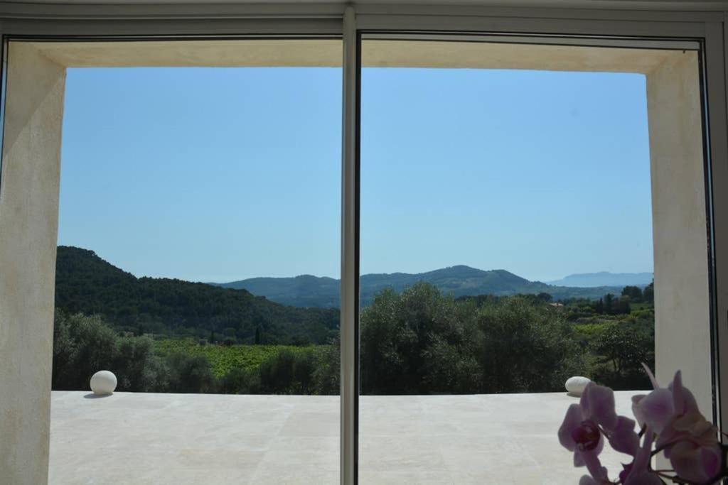 La Venturonne Appartement Neuf Rez De Jardin 45 M2 Vue Mer Et Vignes 10 Mn Des Plages Le Beausset Dış mekan fotoğraf