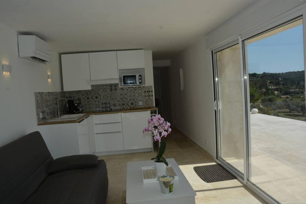 La Venturonne Appartement Neuf Rez De Jardin 45 M2 Vue Mer Et Vignes 10 Mn Des Plages Le Beausset Dış mekan fotoğraf